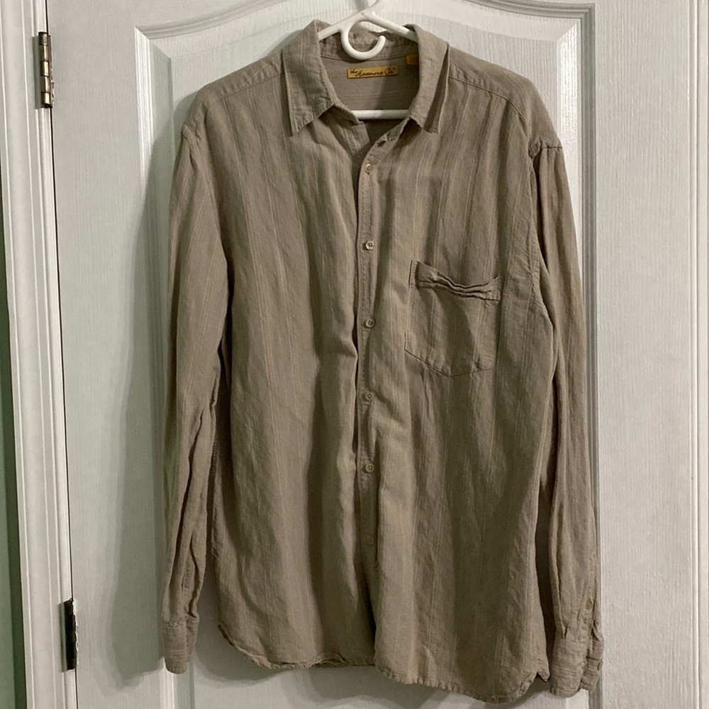 The Havanera Co. men’s L button down shirt.